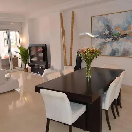 Lovely 2 Bedroom Unit With Private Pool Apartment